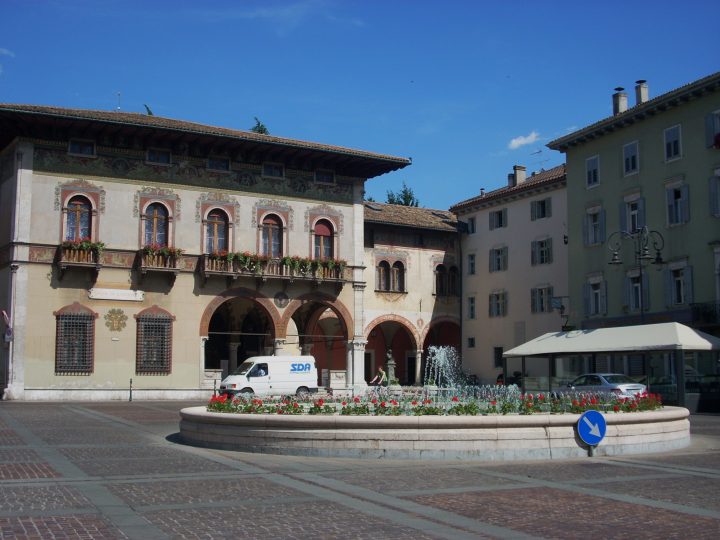 Fontana_Rosmini_in_Rovereto