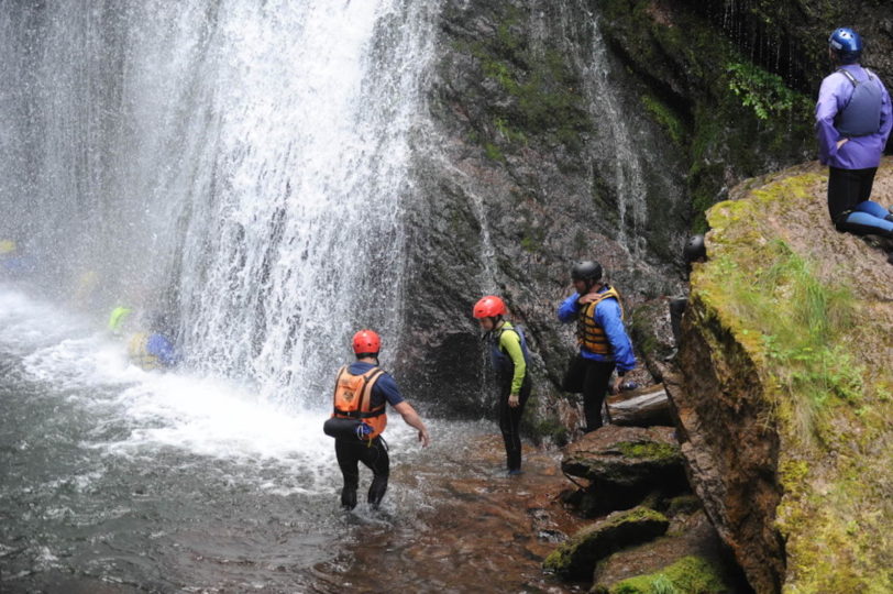 avventurarsi-nella-cascata-1024x681