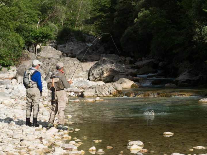 pesca a mosca sul fiume Leno ,Vallagarina, Trentino