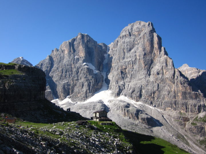 5 crozzon di brenta con canalone neri e rif brentei